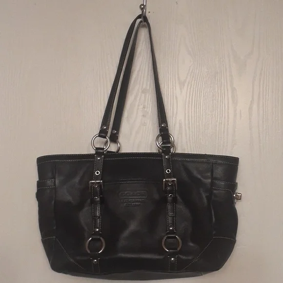 black coach shoulder bag - Picture 2 of 9